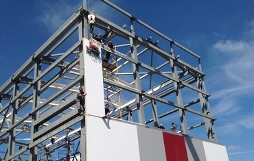 Вертикальный монтаж сэндвич-панелей